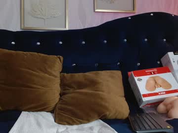 Maxbrucee Chaturbate stream image from January 28, 2025