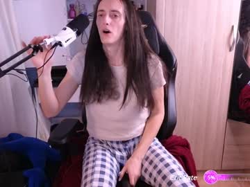 Memikouki Chaturbate stream image from January 28, 2025