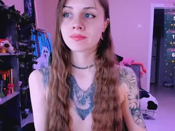 Nanitamoore Chaturbate stream image from January 28, 2025