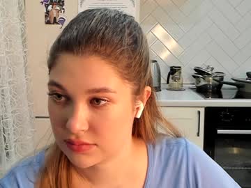 Kylieblond Chaturbate stream image from January 28, 2025