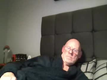 Kevlooking4sez Chaturbate stream image from January 28, 2025