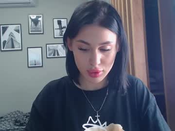 Vikaluxe Chaturbate stream image from January 28, 2025