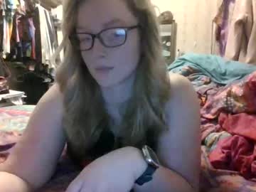 Kaybug98 Chaturbate stream image from January 29, 2025