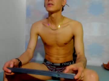 Aronwolker Chaturbate stream image from January 29, 2025