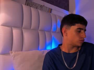 Aronfalcon Chaturbate stream image from January 29, 2025