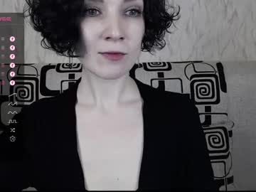 Tinawincee Chaturbate stream image from January 29, 2025