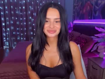Adelinasmart Chaturbate stream image from January 29, 2025