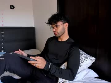 Chrisandrew_ Chaturbate stream image from January 29, 2025