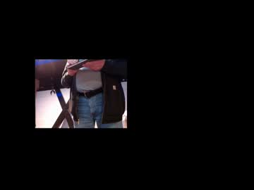 Longleanguy9 Chaturbate stream image from January 29, 2025