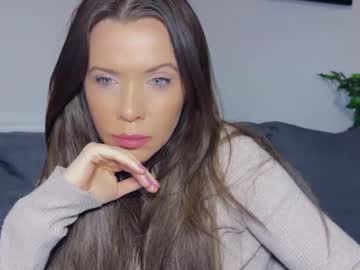 Cloverwinfred Chaturbate stream image from January 29, 2025
