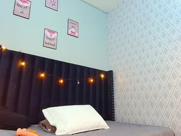 Petitelittleebony Chaturbate stream image from January 29, 2025