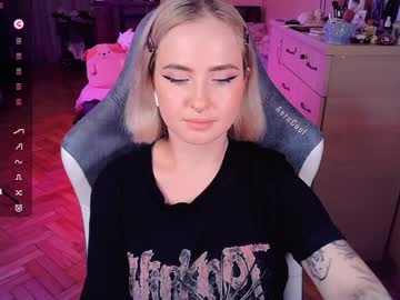 Shyfoxxxy Chaturbate stream image from January 29, 2025
