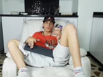 Vincenthunter Chaturbate stream image from January 29, 2025