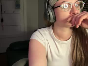 Zombiemommmy Chaturbate stream image from January 29, 2025