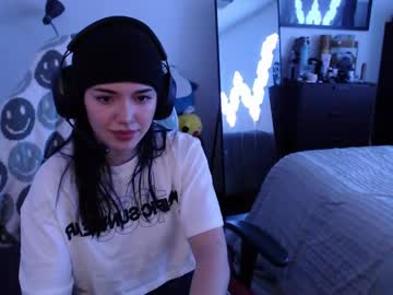 Winnierides Chaturbate stream image from January 30, 2025