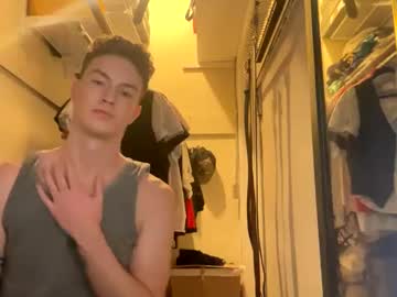 Chrisinthecloset Chaturbate stream image from January 30, 2025