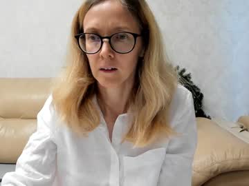 Mollystory Chaturbate stream image from January 30, 2025