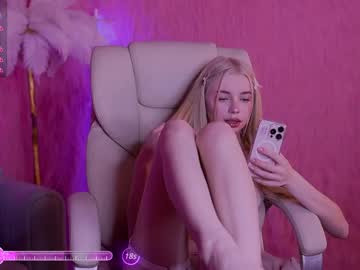 Evistarr Chaturbate stream image from January 30, 2025