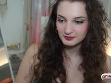 Loveelylunaa Chaturbate stream image from January 30, 2025