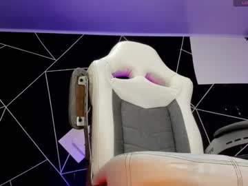 Emilydaft Chaturbate stream image from January 30, 2025
