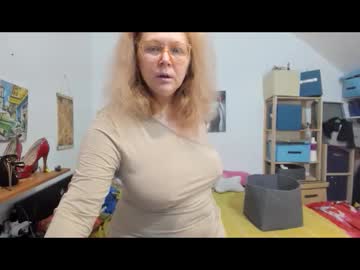 Switchlorenx Chaturbate stream image from January 30, 2025
