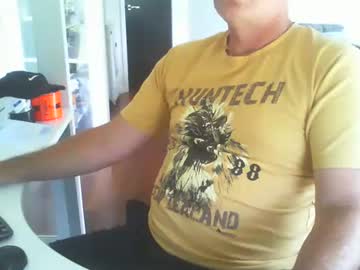 Kiwiveloboy Chaturbate stream image from January 31, 2025