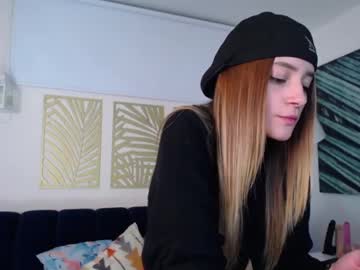 Hat_Girl Chaturbate stream image from January 31, 2025