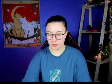 Laratacker Chaturbate stream image from January 31, 2025