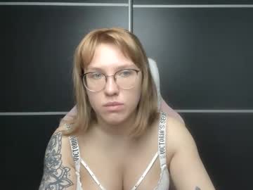 Reginasmilee Chaturbate stream image from January 31, 2025