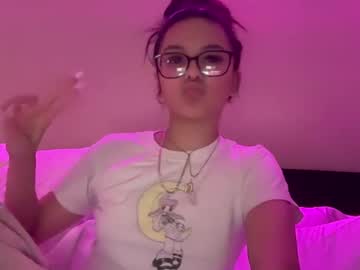 Selenarae Chaturbate stream image from January 31, 2025