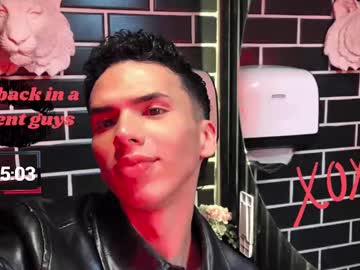 Seantroyy Chaturbate stream image from January 31, 2025