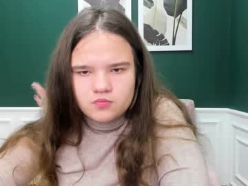 Adelecruzz Chaturbate stream image from January 31, 2025