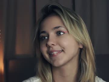 Mildredgarrett Chaturbate stream image from January 31, 2025
