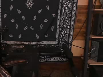 Smokey915 Chaturbate stream image from January 31, 2025