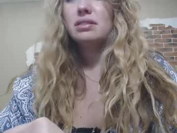 Xkristinaxxx Chaturbate stream image from January 31, 2025