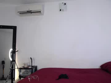 Hipshannah Chaturbate stream image from January 31, 2025