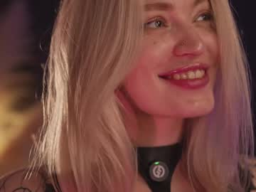 Kinkylina_ Chaturbate stream image from January 31, 2025