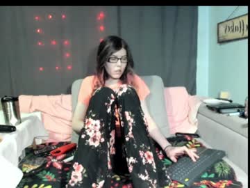 Roxihazeleyes Chaturbate stream image from January 31, 2025