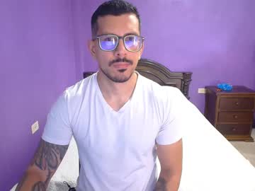 Hidenbook Chaturbate stream image from January 31, 2025
