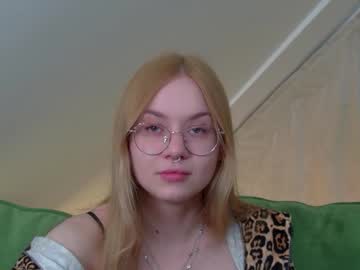 Adelenberry Chaturbate stream image from January 31, 2025