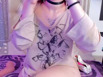 Alexafoxy18 Chaturbate stream image from January 31, 2025