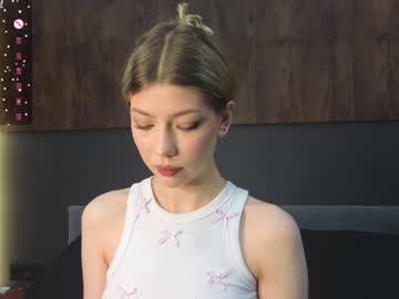 Rainauge Chaturbate stream image from January 31, 2025