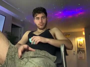 Wentbrokeonstrippers Chaturbate stream image from February 01, 2025