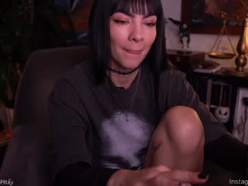 Hollylinder_ Chaturbate stream image from February 01, 2025