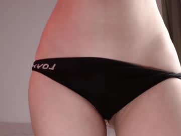 Juliatoosexy Chaturbate stream image from February 01, 2025