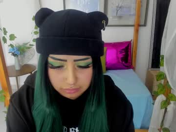 Lussyevans Chaturbate stream image from February 01, 2025