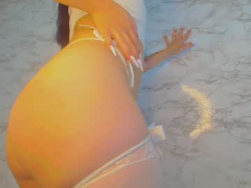 Lyraa_V Chaturbate stream image from February 01, 2025