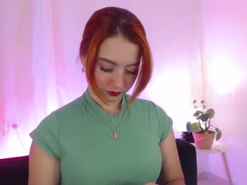 Pear__Moon Chaturbate stream image from February 01, 2025