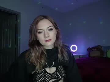 Sunshin3slut Chaturbate stream image from February 01, 2025