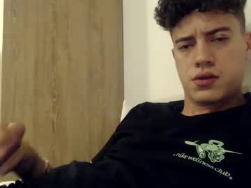 Elmono33 Chaturbate stream image from February 01, 2025